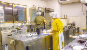 【おかあさん食堂】作業場