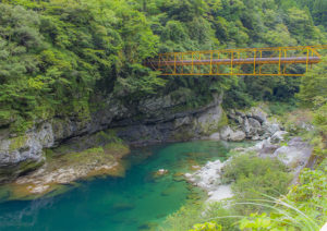 黄色の鉄橋