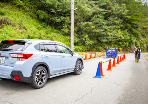 障害物があると自動的に止まるぶつからない車