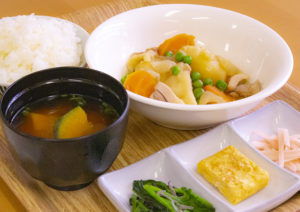 【結いの里】はちきん地鶏の鶏じゃが定食