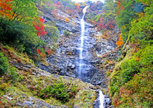 紅葉の小金滝