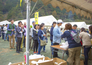 【2019謝肉祭】まんぷくセットの交換に並ぶ