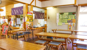里の茶屋店内