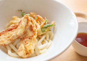 【結いの里】おかあさん食堂の冷やしうどん