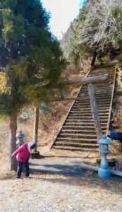 【白滝鉱山トロッコ道】朽ちかけた神社と鳥居