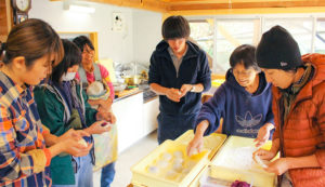【大川村さくら祭】みんなで料理の支度