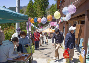 【大川村さくら祭】受付に並ぶ人