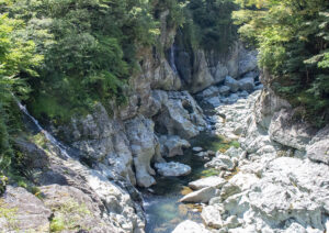 【新緑の奥吉野・大北川渓谷散歩】甌穴