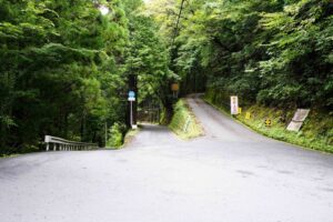 噂の三差路