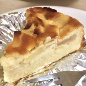 【結いの里】りなさんのケーキ（リンゴチーズケーキ）
