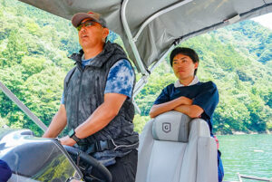 ポンツーンボート早明浦ダム遊覧船船長