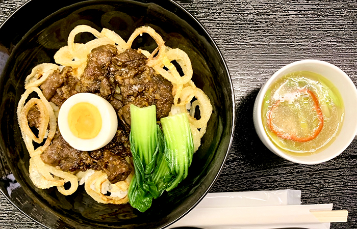 結いの里食堂大川黒牛ルーローハン風丼